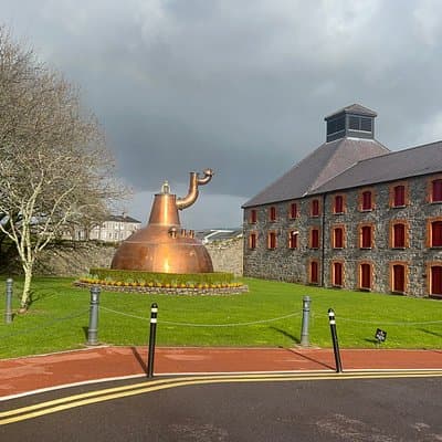 Private Tour Blarney Castle Midleton Distillery and Cobh