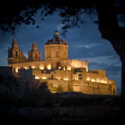 Malta by Night: Private Tour with a Traditional Maltese Dinner