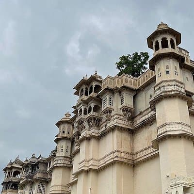 City Palace Museum with Licensed Guide & Entry Tickets