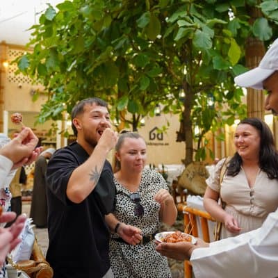 Dubai: Old Town, Souks, Street Food, Guided Tour & Abra Ride