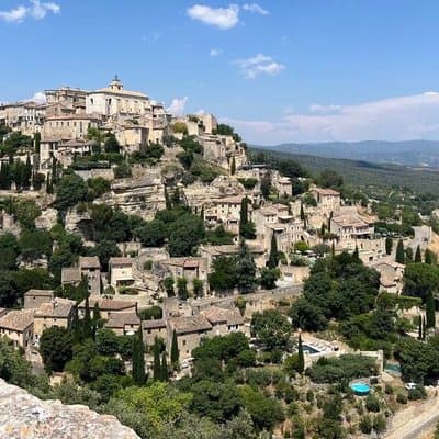 The magnificent hilltop villages of the Luberon on a private day