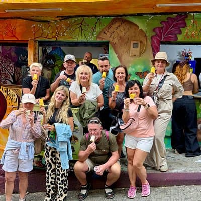 Private Tour of Commune 13 in Medellin with Metrocable + Fruit