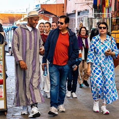 Marrakech: Bahia palace, Saadian Tombs, Souk & Medina Tour