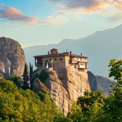 Meteora: Monasteries Tour with Lunch and Athens Transfer Option
