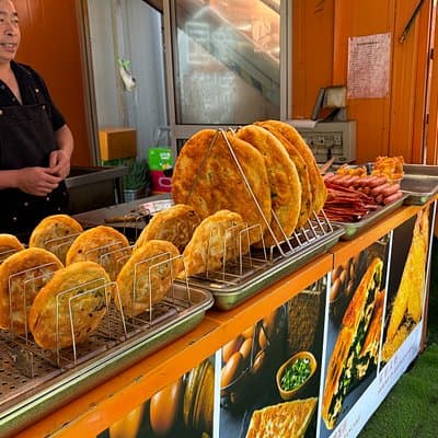 2-Hour Shanghai Street Food Tour: Dumplings, Tea & Old City Bites
