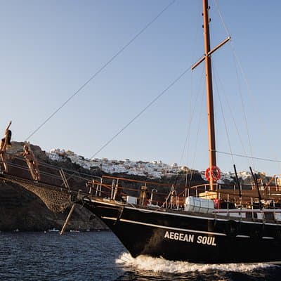 Santorini Volcanic Islands Cruise: Volcano,Hot Springs,Thirassia and Oia Sunset