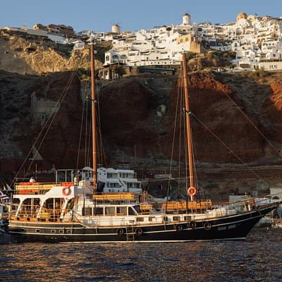 Santorini Volcanic Islands Cruise: Volcano, Hot Springs and Thirassia