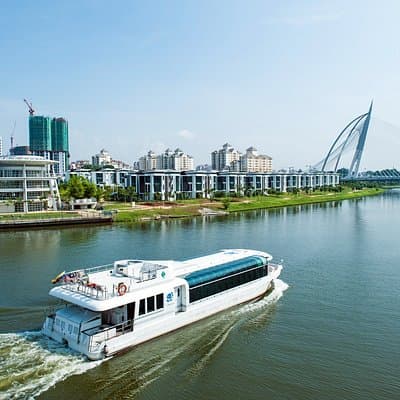 Explore Putrajaya: Iconic Landmarks & Lake Cruise Experience