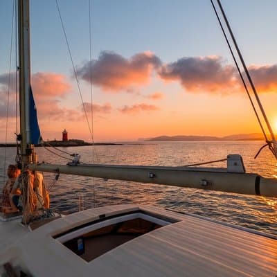 Aperitif and sunset cocktail on a sailing boat for max 6 adults