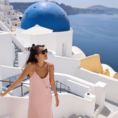 Santorini Photoshoot in Oia w/ Express Delivery