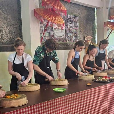 Ubud Balinese Cooking Class with Rice Field and Market Tour