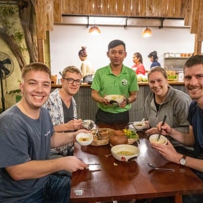 Phnom Penh Evening Foodie Guided Tour with Drinks