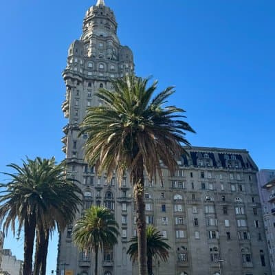 Tour regular de medio día en Montevideo