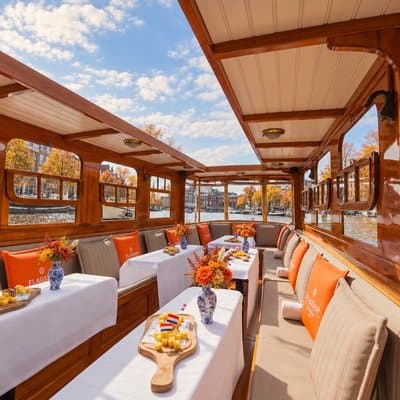 Crucero en barco por el salón clásico de Amsterdam con bebidas y queso