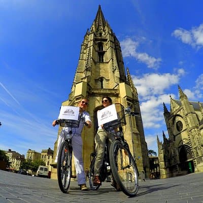 Bordeaux Essentials Sightseeing Bike Tour with a Local Guide