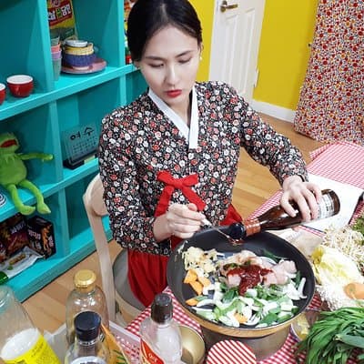 Local Home Korean Cooking Class & Market Adventure in Seoul