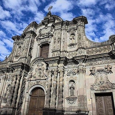 Discover Quito; Old town, Middle of the world + Cable car PRIVATE