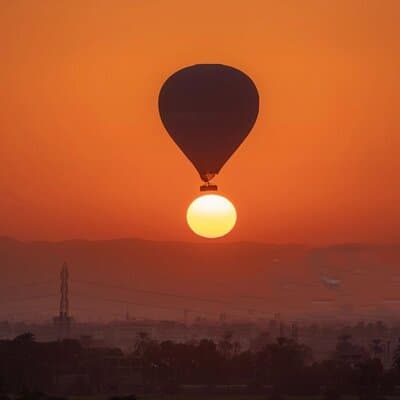 Passeio de balão de luxo ao nascer do sol em Luxor com embarque no hotel