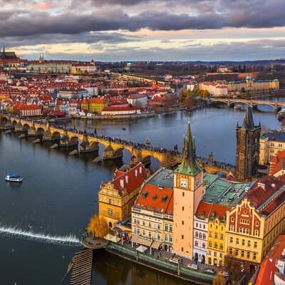 Best of Prague Guided Tour and Cruise with Authentic Czech Lunch