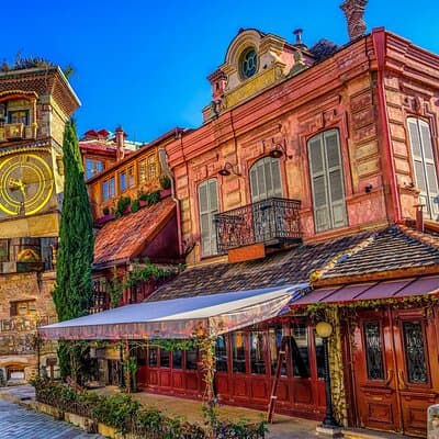 Tbilisi Walking Tour Including Cable Car and Traditional Bakery