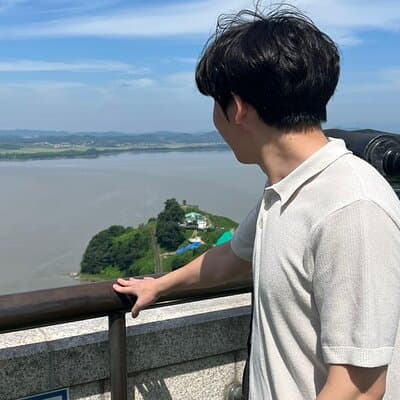 Private DMZ Tour with North Korean Defector + N Korean Lunch