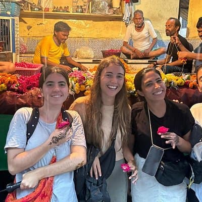 Agra: Street Food and Walk Tour with Spice Market by Tuk-Tuk