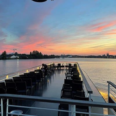 Prestige Commented Cruise glass of wine and Canelé in Bordeaux